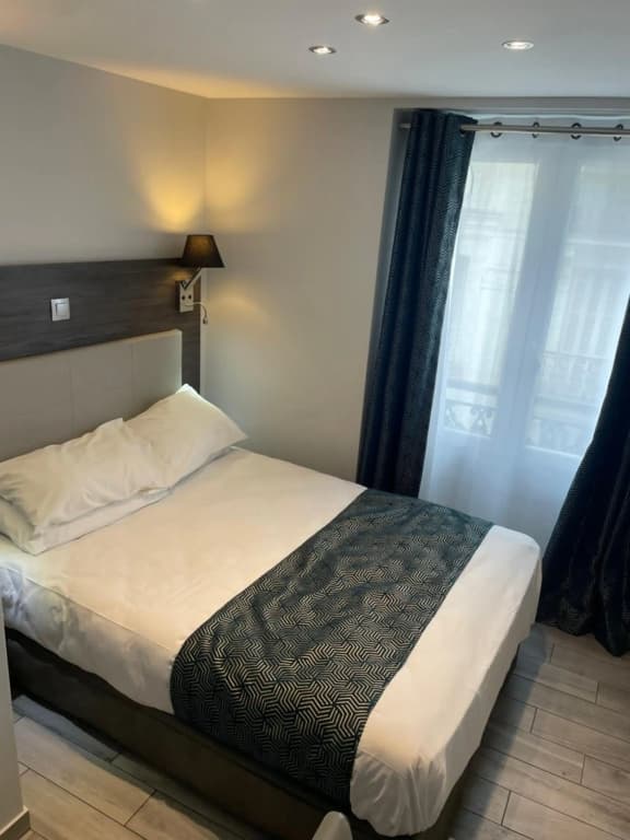 Mary's Hotel République - photo 15