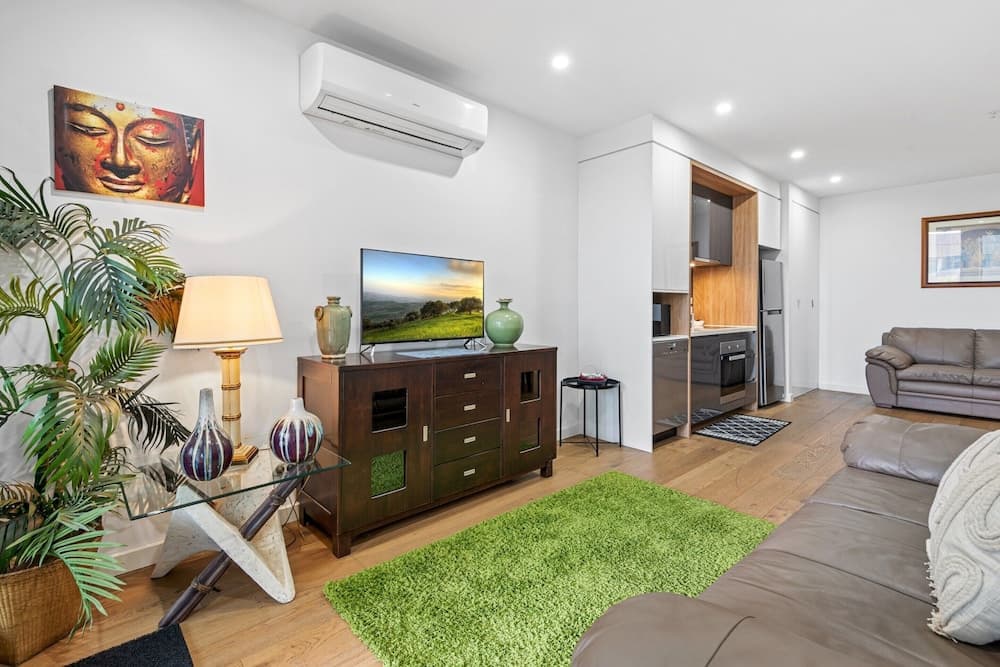 Spacious 2-bed Apartment in Hughesdale - photo 8