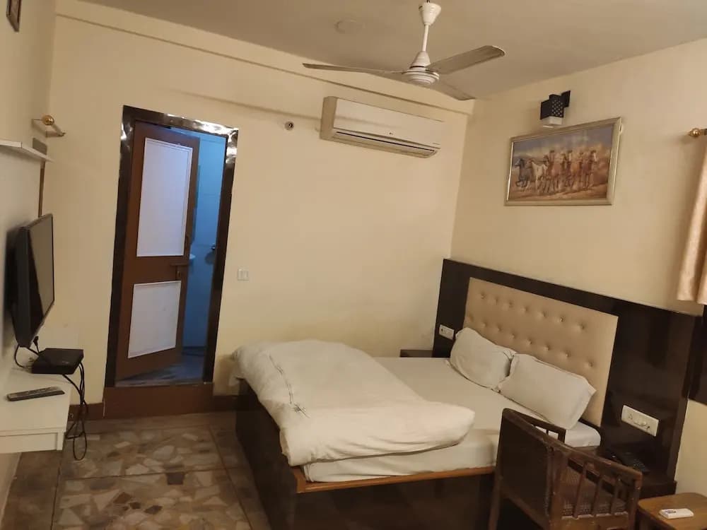 Hotel Hare Rama Deluxe - photo 6
