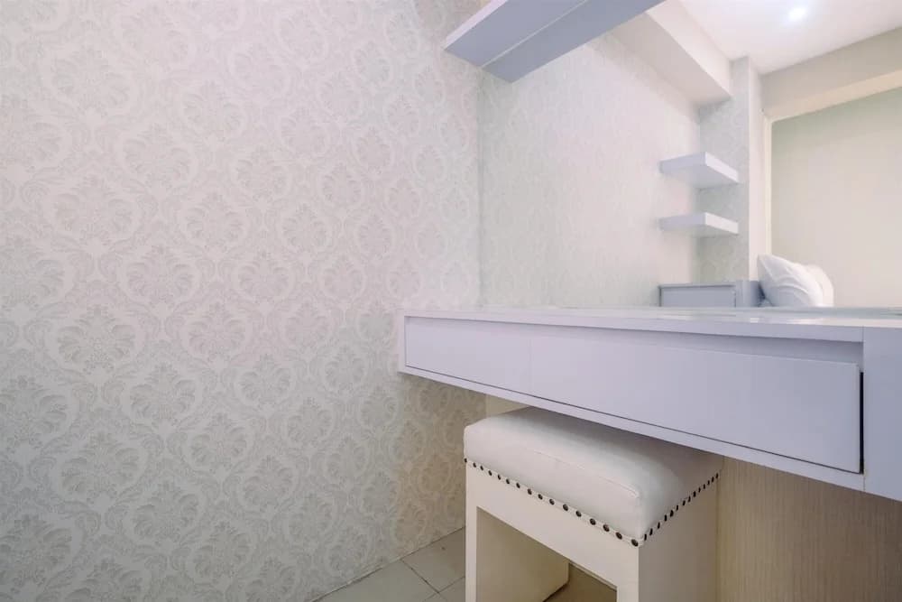 Simple And Cozy Living 2Br At Cibubur Village Apartment - photo 11