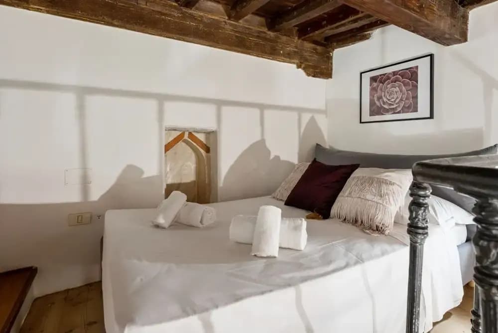Palazzo Pitti Apartment with Terrace - photo 2