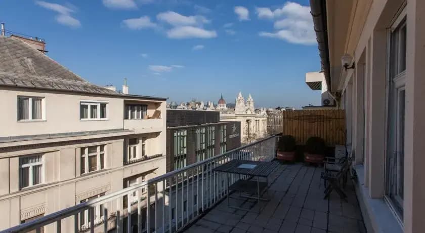 Central Penthouse with Terrace - photo 8