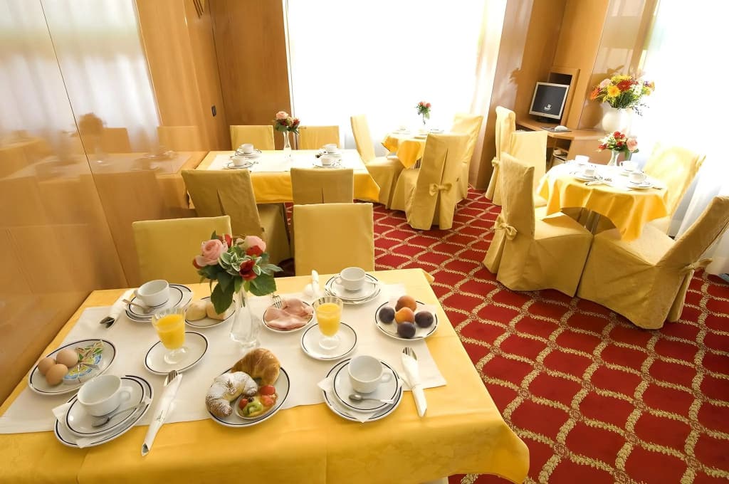 Hotel Cinque Giornate - photo 11
