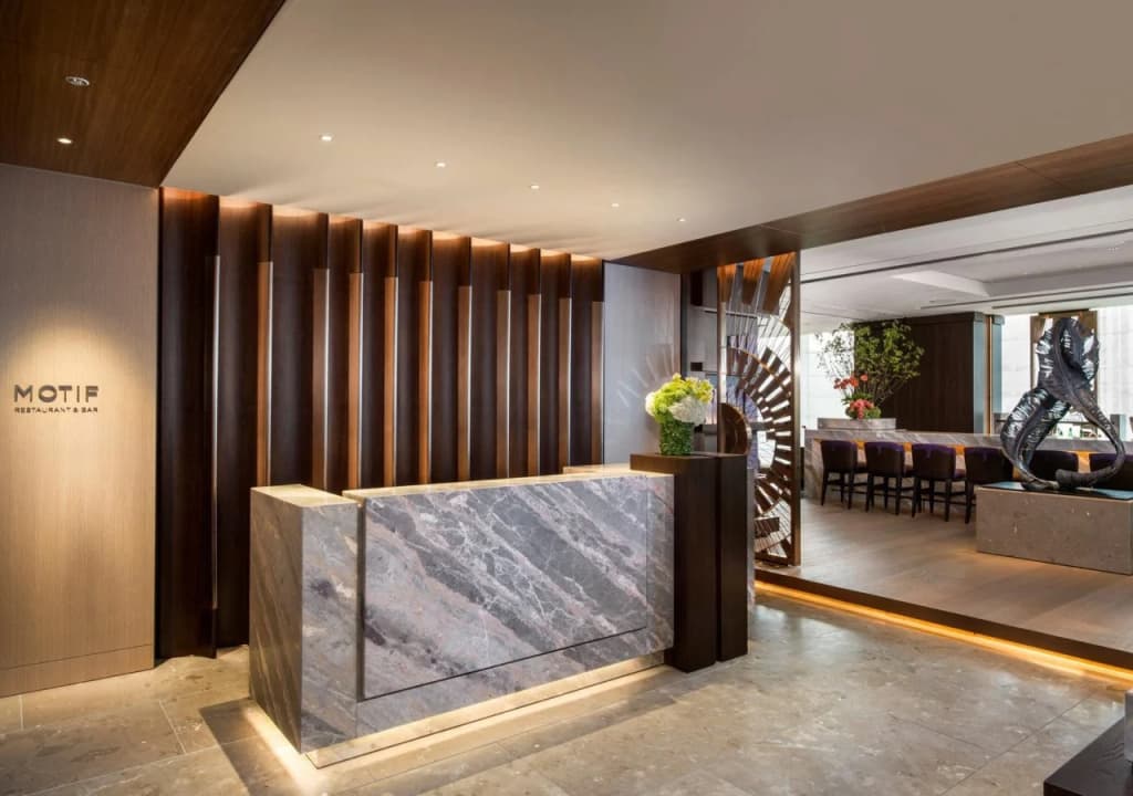 Four Seasons Hotel Tokyo at Marunouchi - photo 2