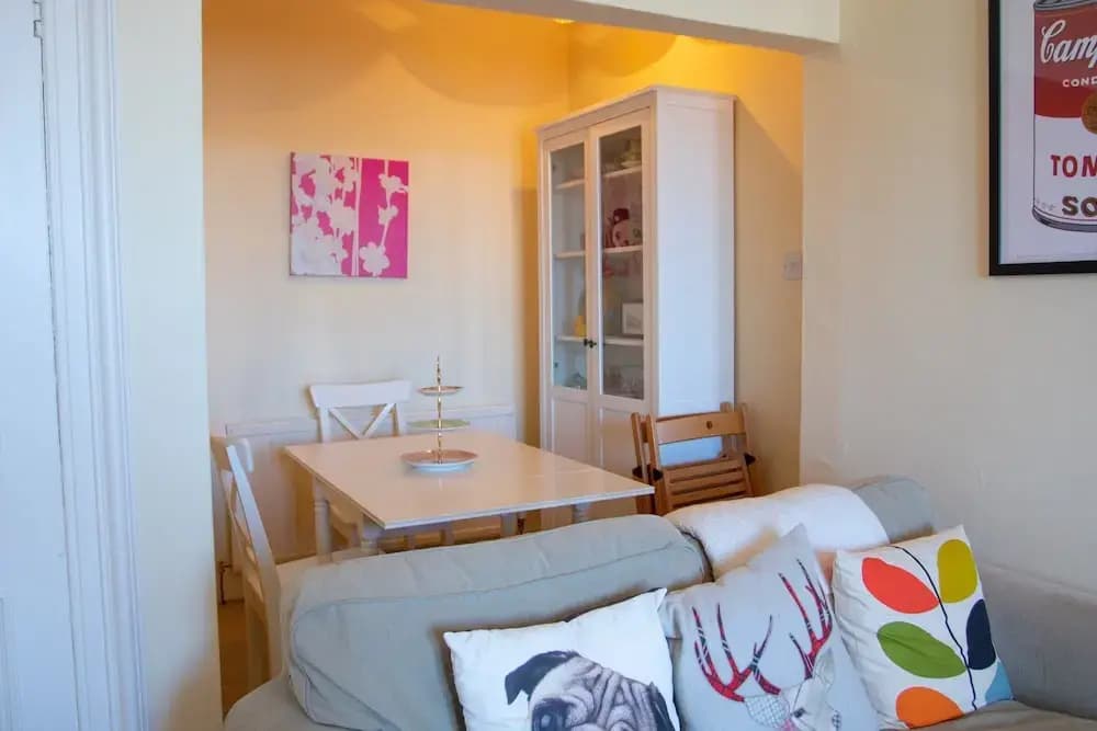 Charming 1 Bedroom Apartment - photo 3