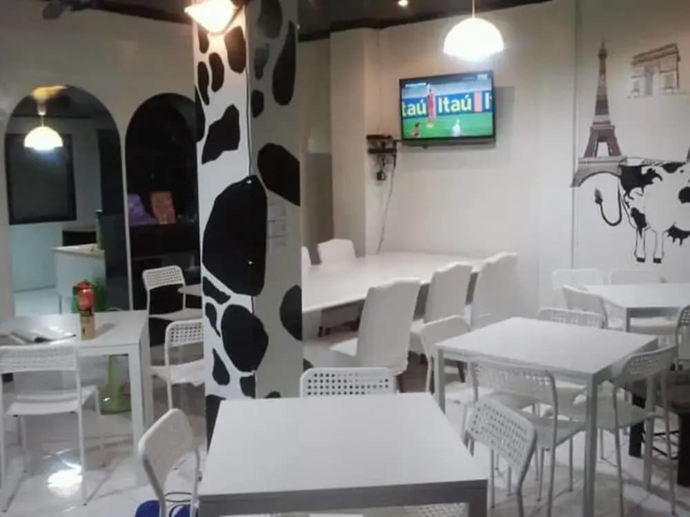Mad Cow Hostel - photo 14