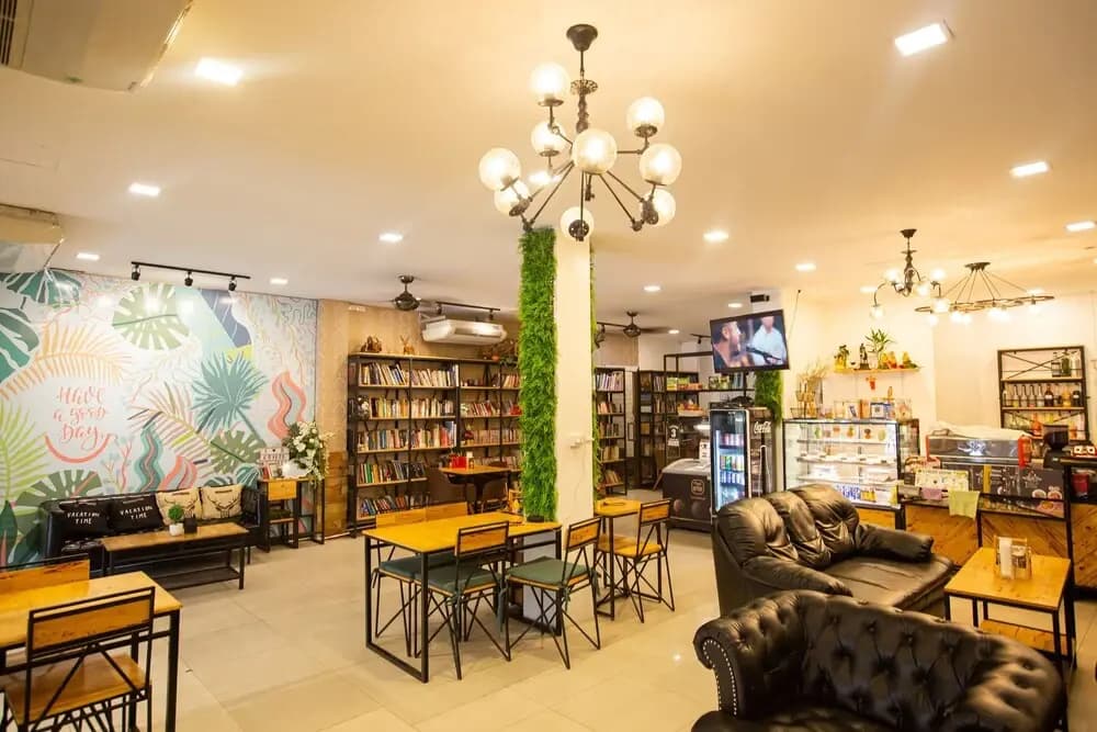 RedDoorz The Readers Cafe and Rooms - photo 16