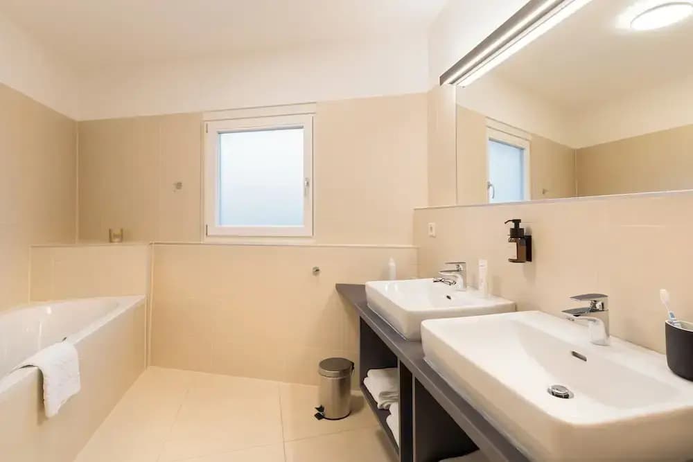 URBAN ISLAND - Riverside Apartments - photo 9