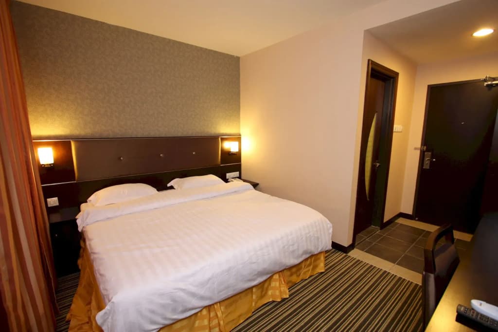 1 City Hotel - photo 6