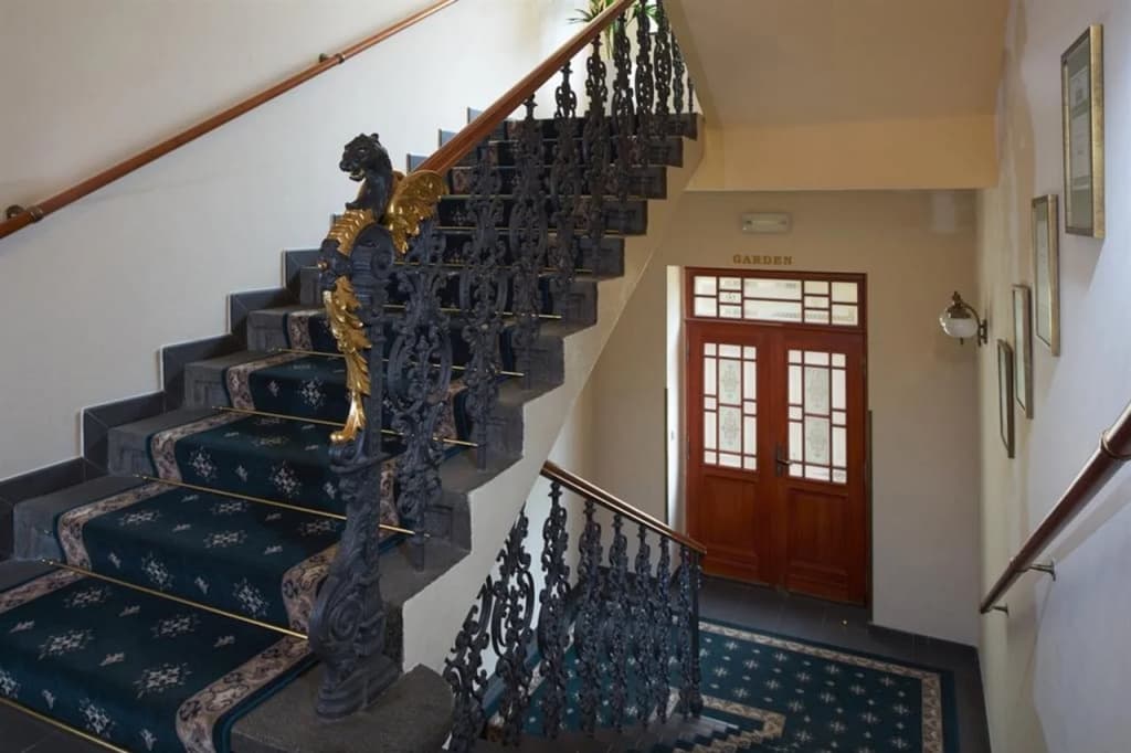 Amigo City Centre Hotel - photo 13