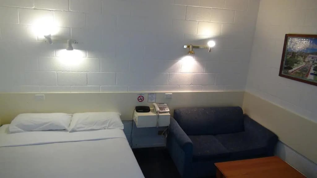 Pathfinder Motel - photo 18