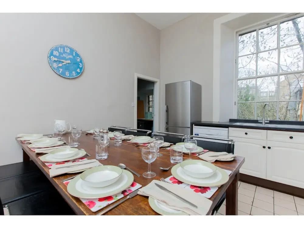 Spacious, Elegant 4BR New Town Flat For 9 - photo 14