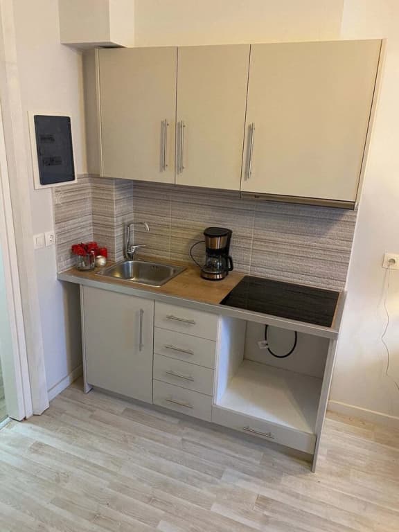 Modern 1-bed Studio in Athens - photo 12