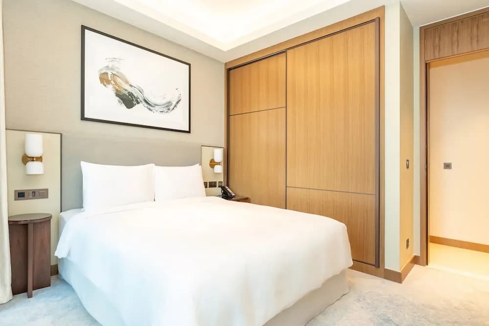 Luxury StayCation - Modern Comfort: 3-BR at The Address Opera - photo 3