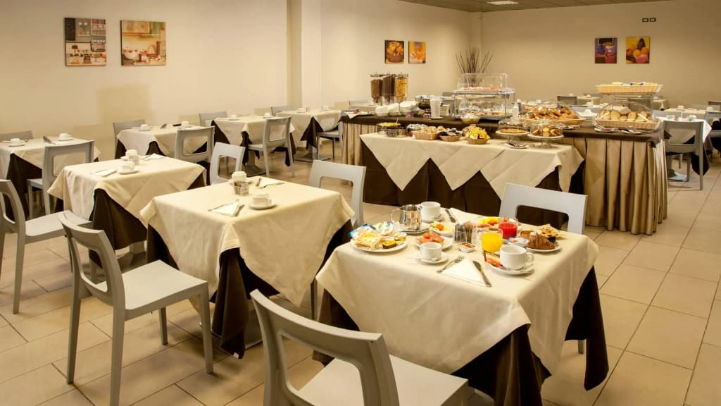 Hotel Artis - photo 5