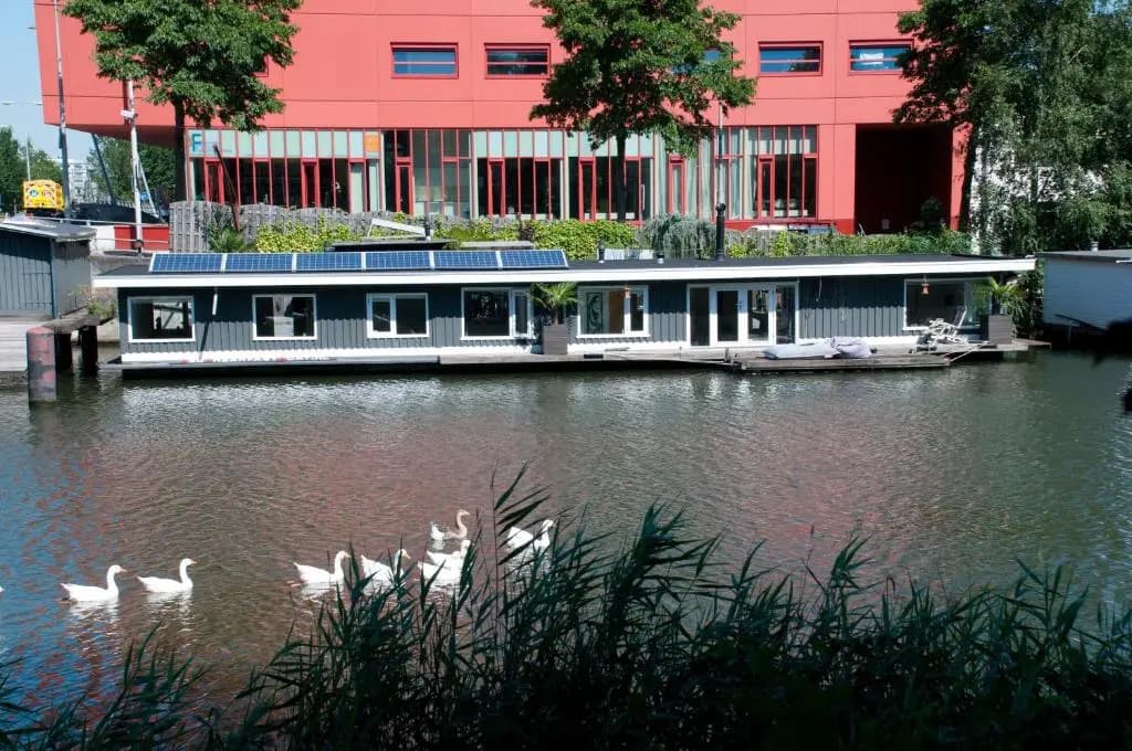 Bed Breakfast Boat - photo 1