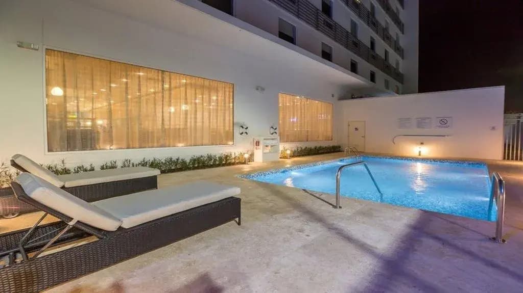 Holiday Inn Express & Suites Miami Airport East by IHG - photo 18