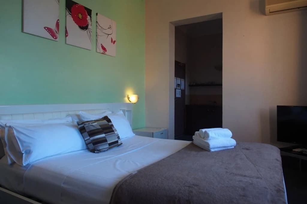 Sydney Wattle Hotel - photo 2