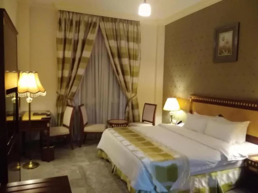 OYO 136 Pioneer Hotel Apartments - photo 2