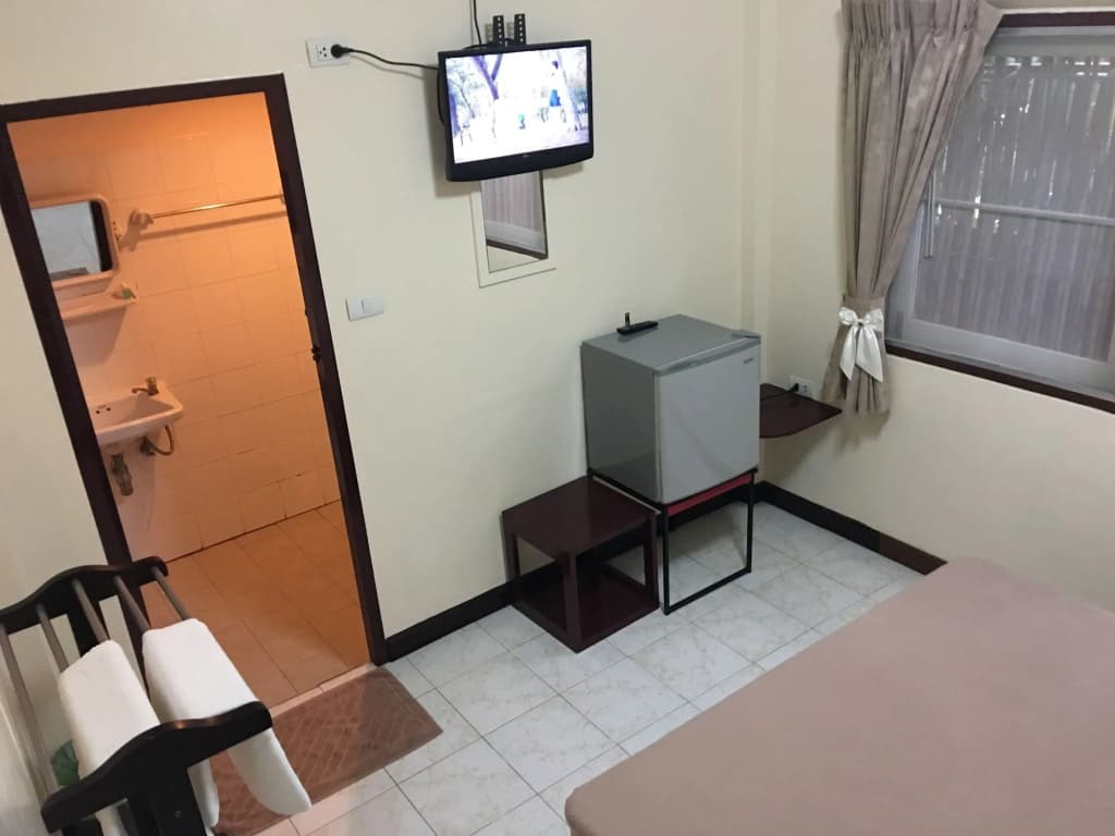 Taphouse Guest House - photo 2