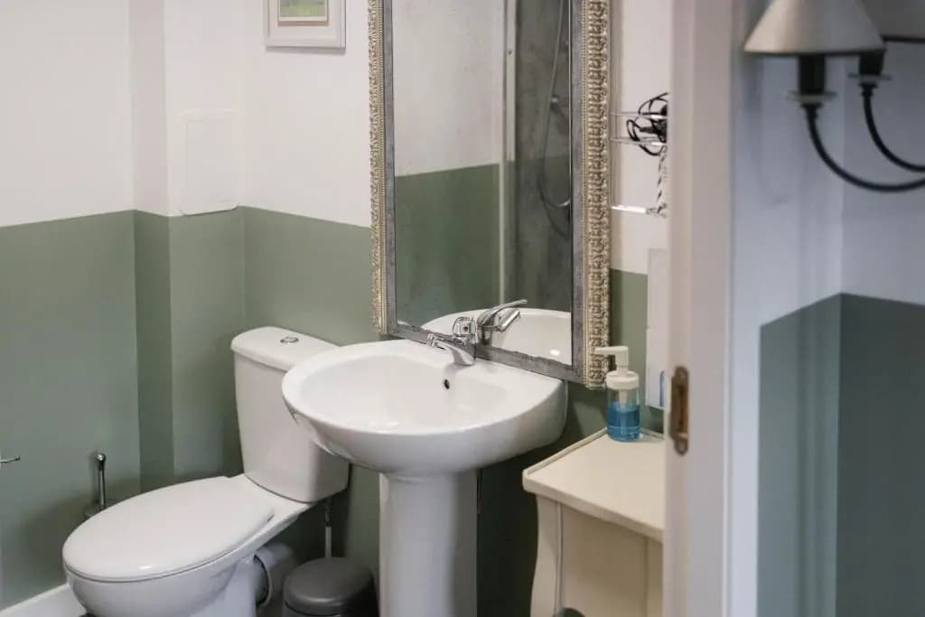 BroomHouse HomeStay - photo 6