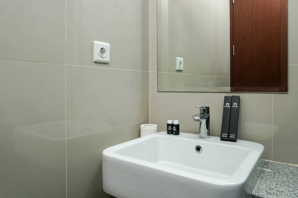 Fabulous 2BR Lucky Tower Apartment - photo 9