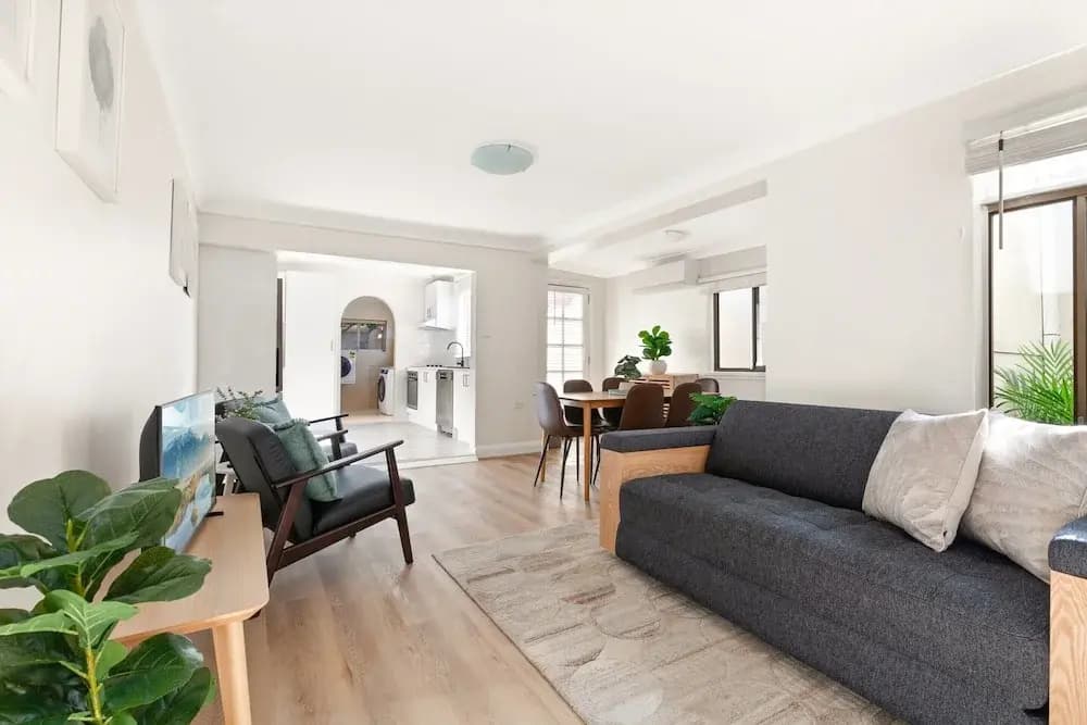Stylish 2-bed House in Leichhardt - photo 3