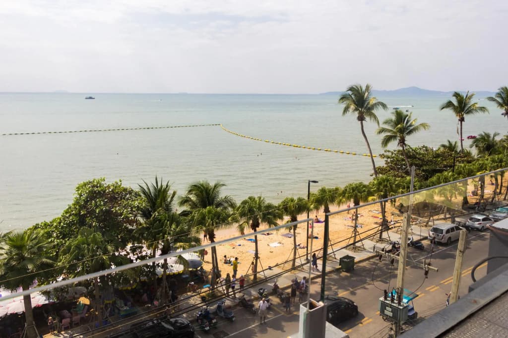 Barfly Pattaya Hotel - photo 14