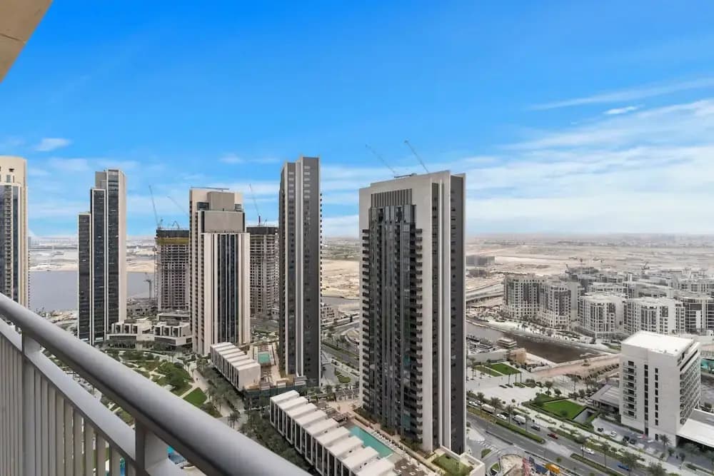 Elegant 1BR with Panoramic Views - photo 11