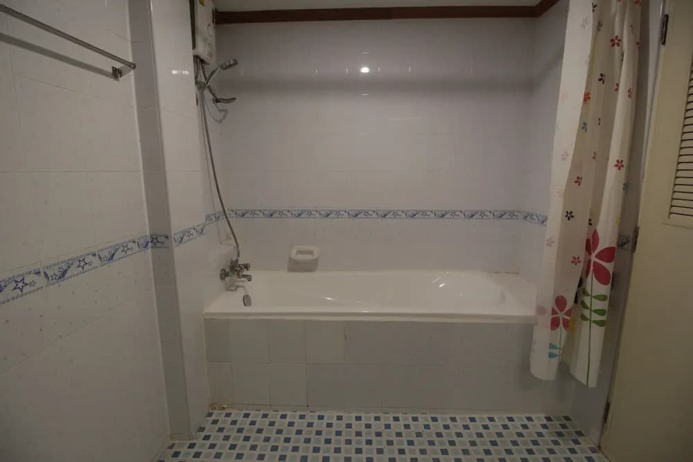 Taj Phuket Inn - photo 8