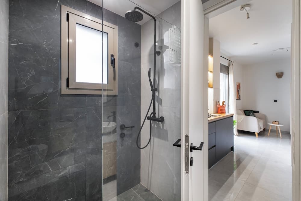 Oraya Chic Studio with Balcony in Athens - photo 13