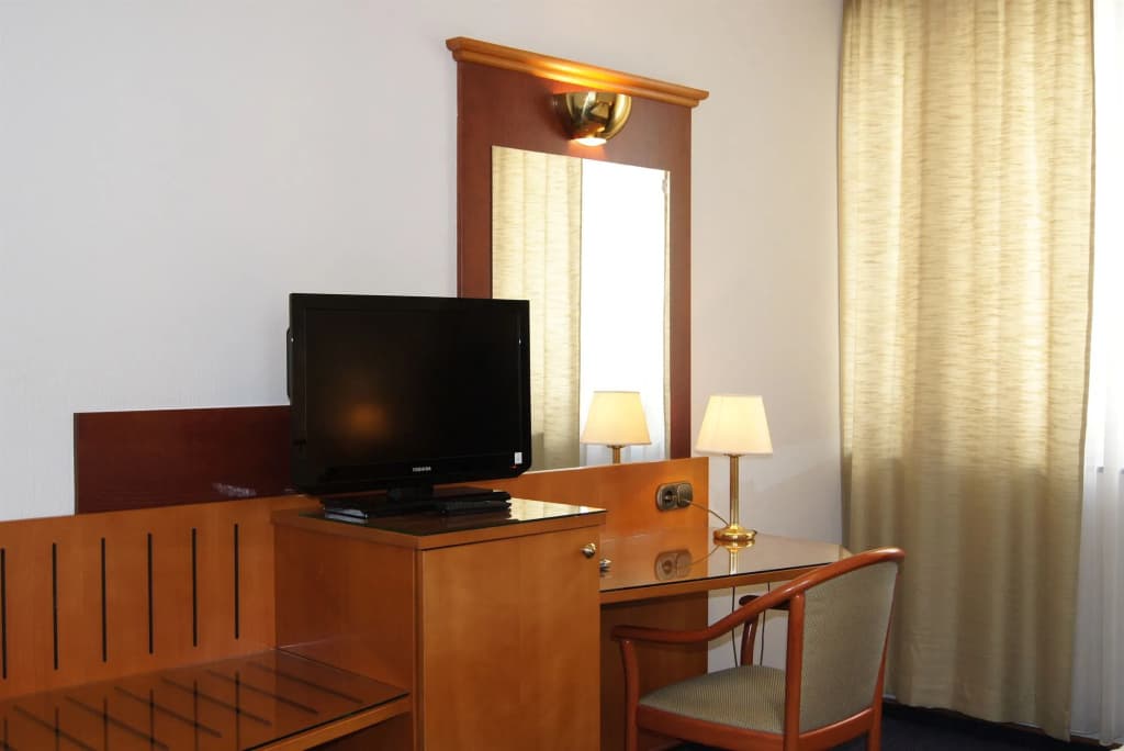 The Weekend Hotel - photo 6