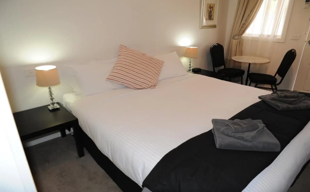 Norwood House Motel & Reception Centre - photo 3