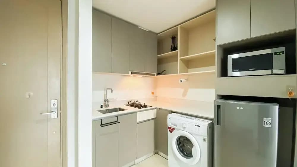 Cozy And Best Location 1Br Gold Coast Apartment - photo 15