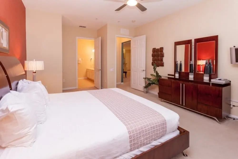 3 Bed 2 Bath Premium Lakeview l 1006 - photo 5