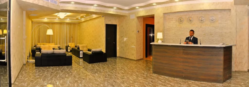 L Plaza Hotel - photo 15