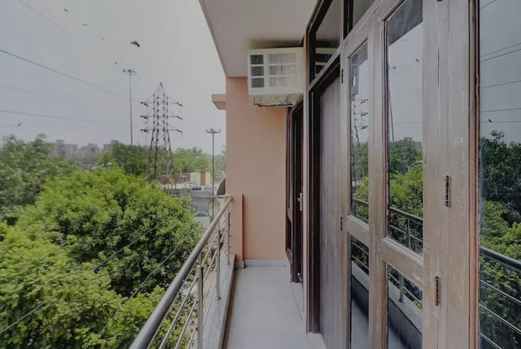 Roomshala Hotel Starlight - photo 3