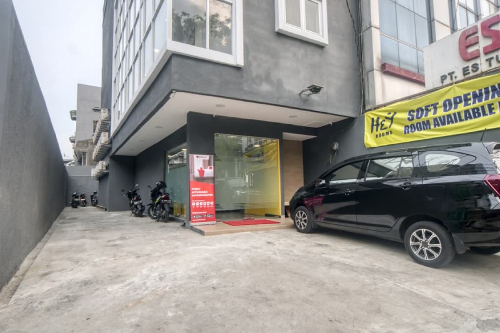 RedDoorz Plus @ Cideng Timur - main photo