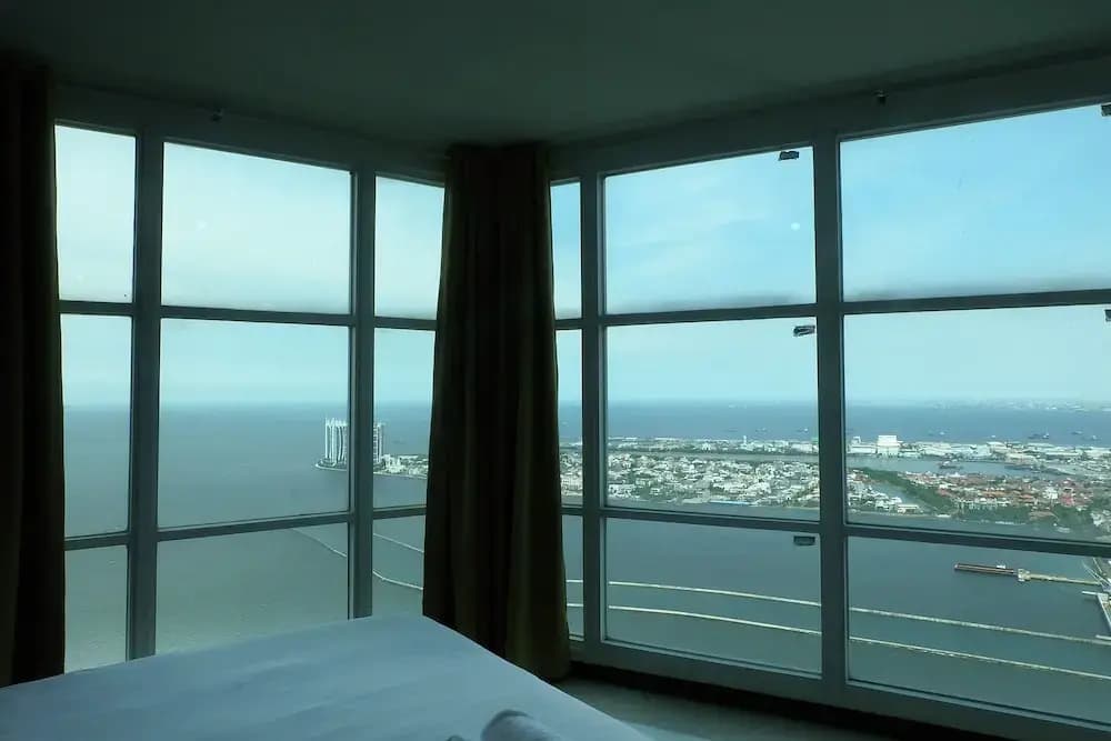 Baywalk Condominium Pluit With Ocean View - photo 6