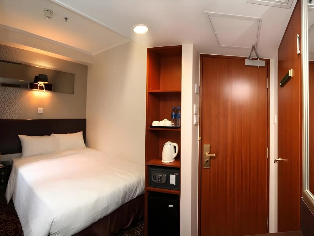 Lander Hotel Prince Edward - photo 3