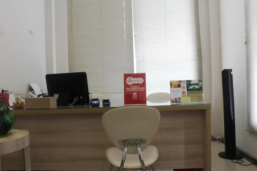 ZEN Rooms Kuningan Anggrek - photo 11