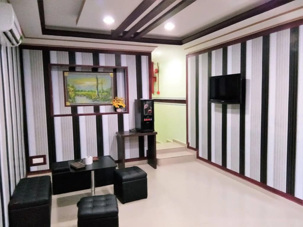OYO 89407 EZI Hotel - photo 12