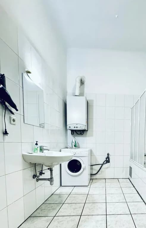 Affordable Apt Near Stadthalle - photo 9