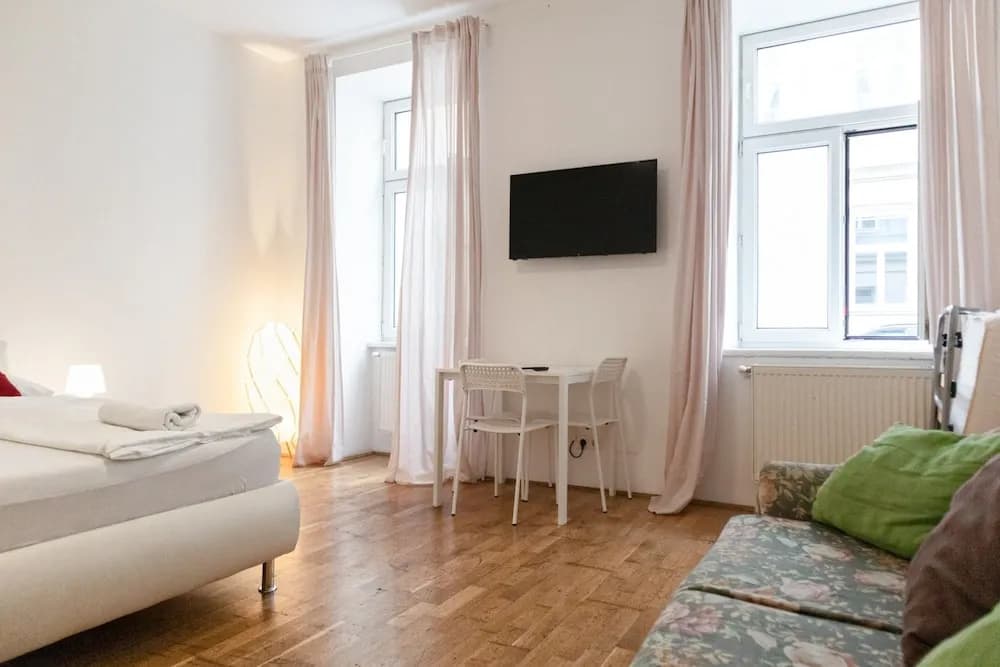 Central 3BR shared Apt. Near Rennweg - photo 5