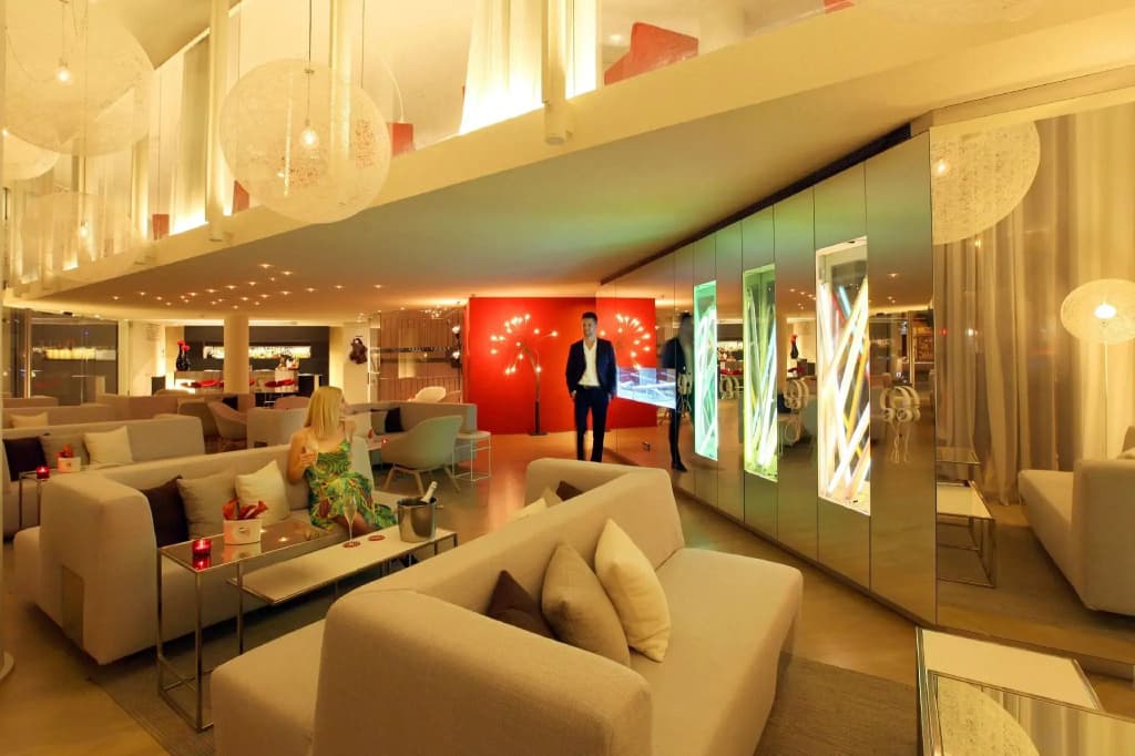 Cram Hotel - photo 2