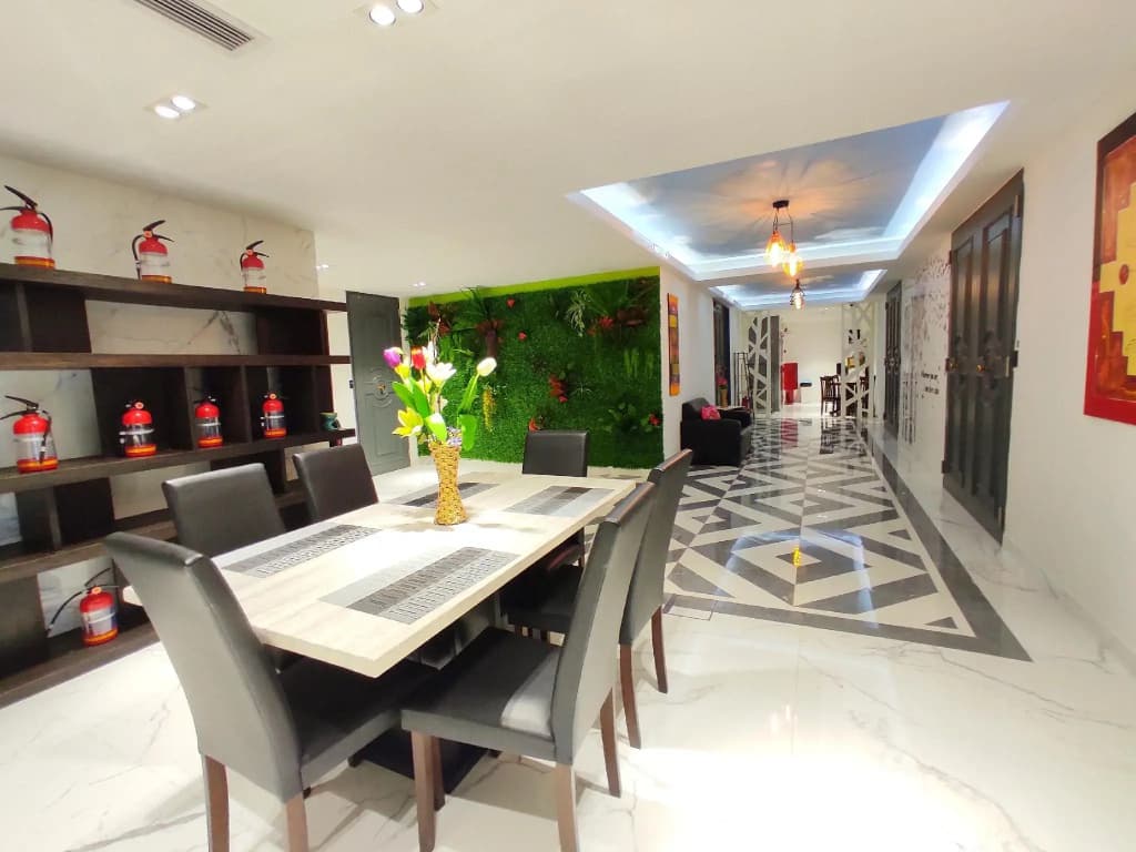 Shell Out Club Suite - photo 3