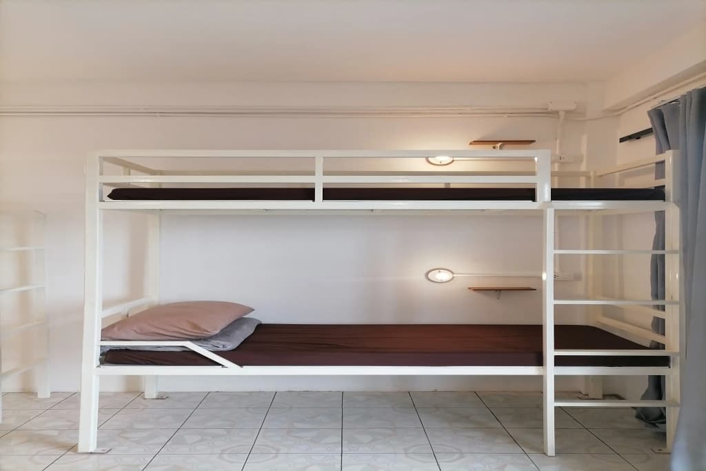 8 Sleepers Street Hostel - photo 3
