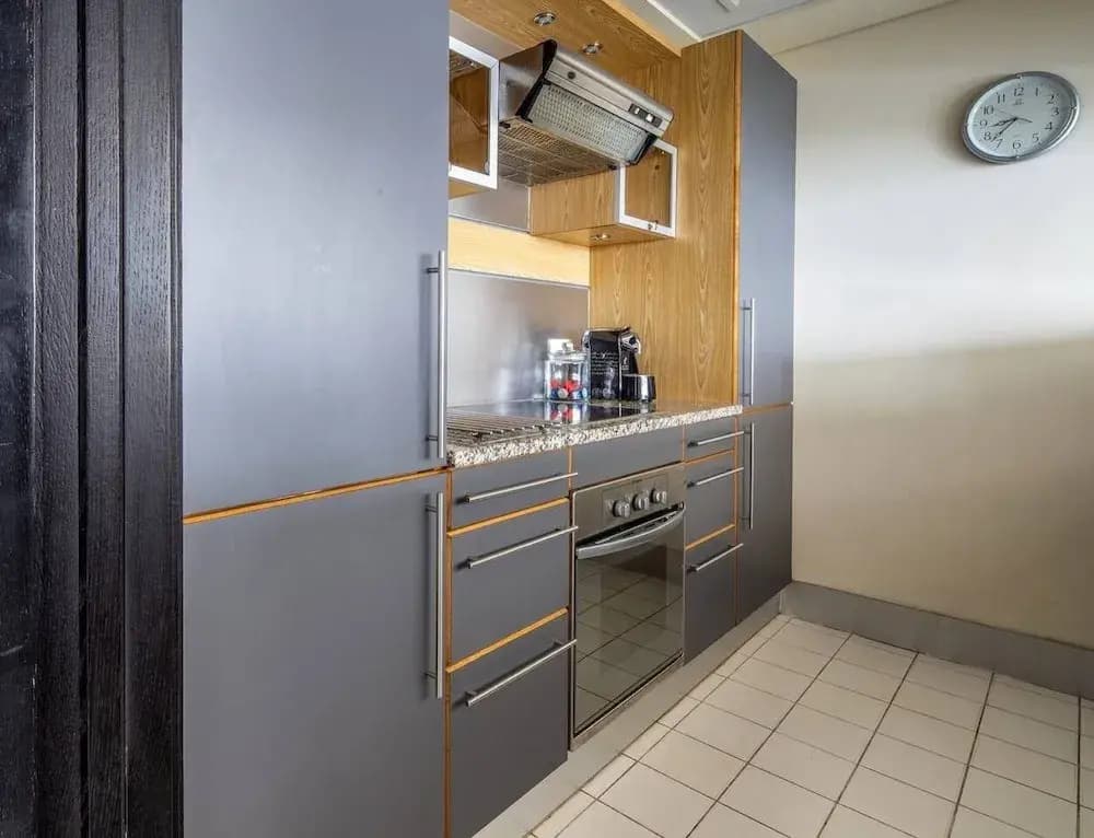 Striking 1BR in Dubai Marina - Minutes From Beach - photo 15