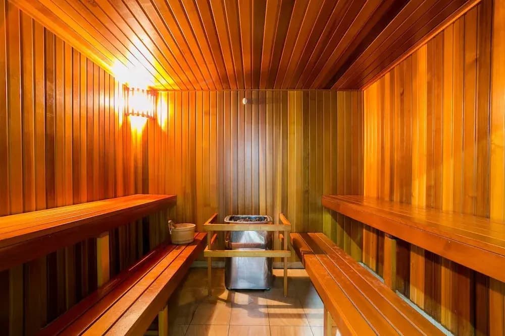 Chic CBD Pad + Pool + Gym + Sauna + Parking - photo 14