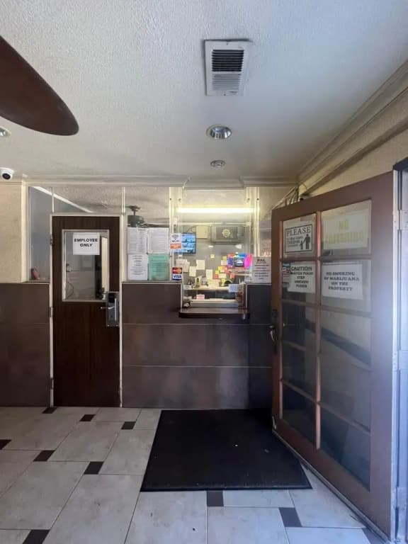 Goldstar Inn - photo 2